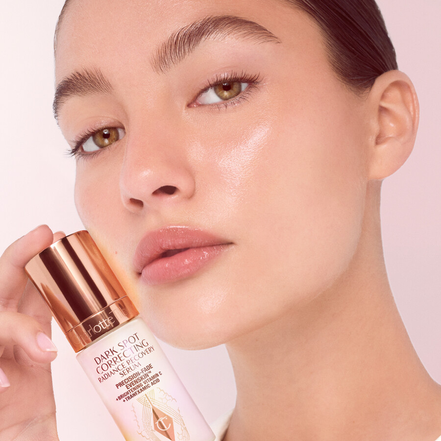 unsichtbares uv-duo zur korrektur von dunklen flecken
